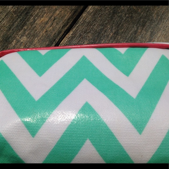 Chevron cosmetic bag - Picture 5 of 6